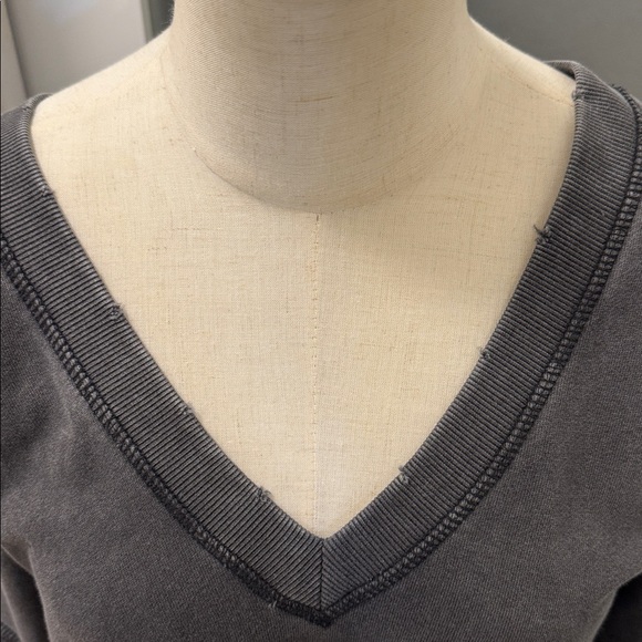 Black Crop V-Neck Sweatshirt - Picture 5 of 5